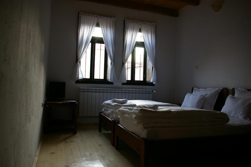Mutafova Guest House Veliki Preszlav Szoba fotó