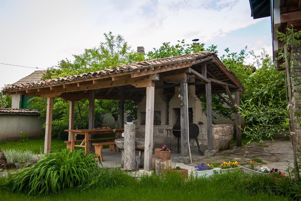 Mutafova Guest House Veliki Preszlav Kültér fotó