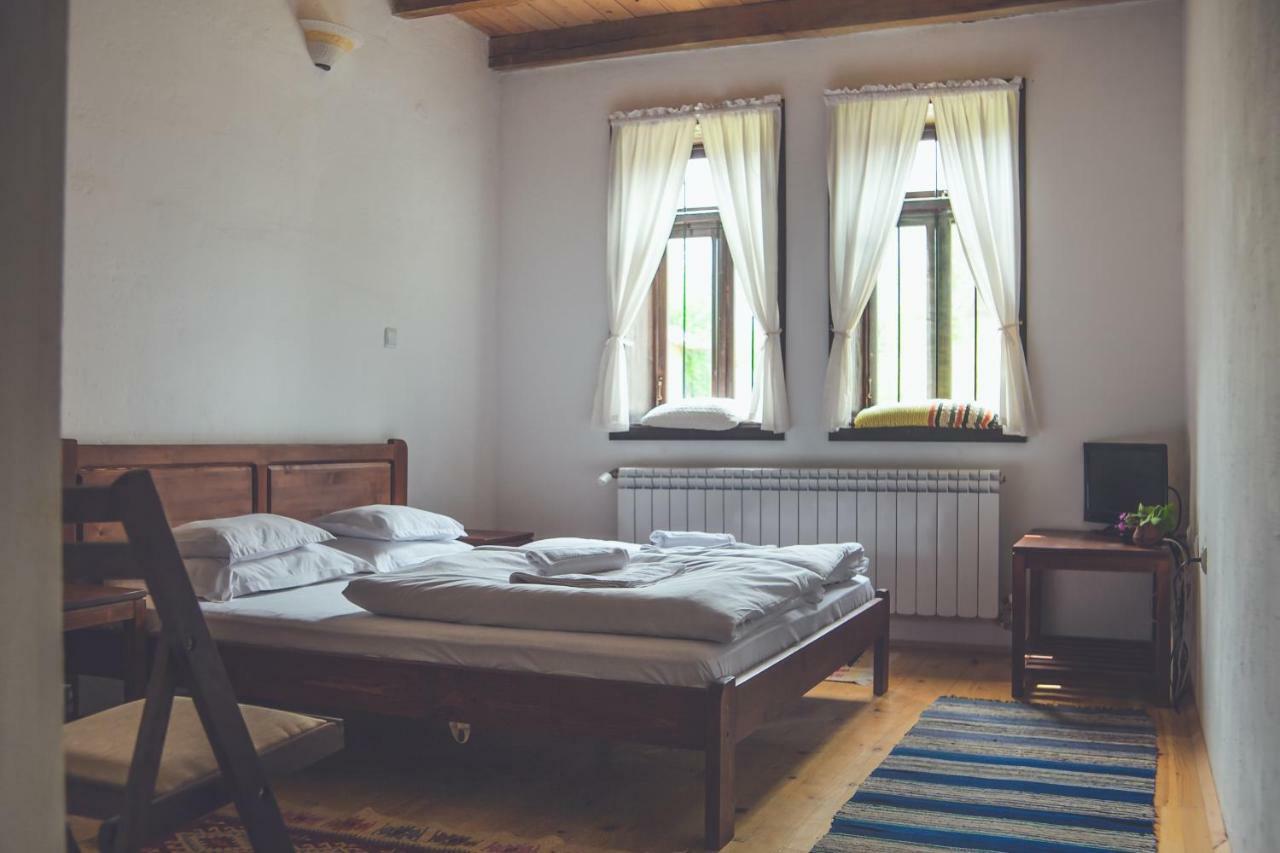 Mutafova Guest House Veliki Preszlav Kültér fotó
